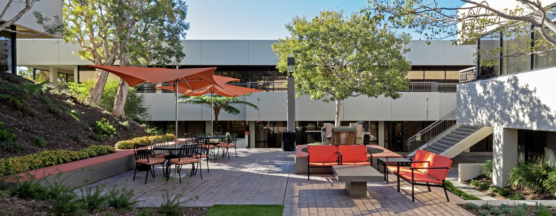 Outdoor Workspace - Gateway Plaza - 110-170 Newport Center Drive  Newport Beach, CA 92660