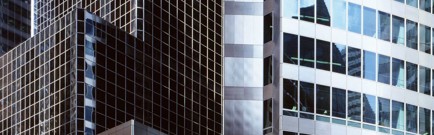 Close up photography of the building exterior at 71 South Wacker in Chicago, IL