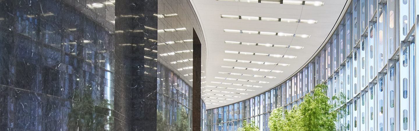 Interior photography of the ground floor at 71 South Wacker in Chicago, IL