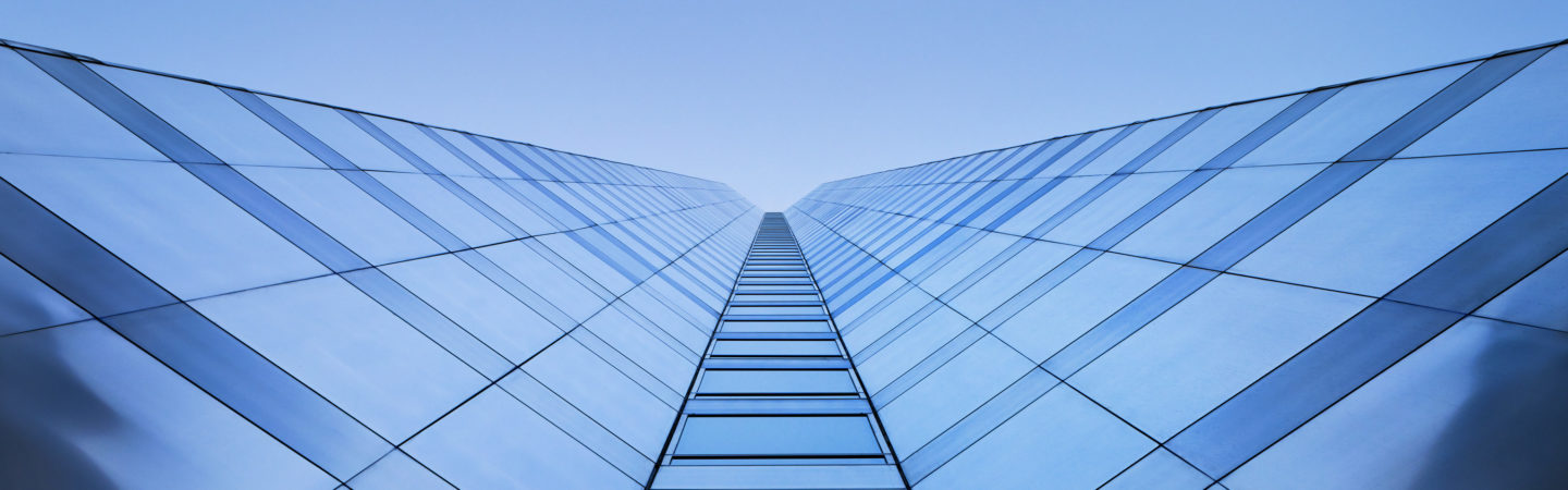 Exterior building photography of 71 South Wacker in Chicago, IL