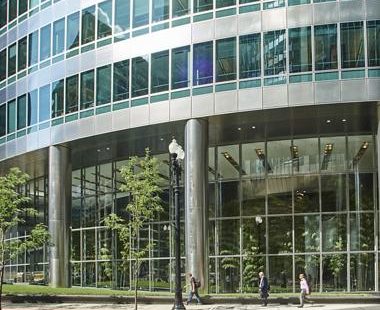 Ground floor exterior view of 71 South Wacker in Chicago, IL