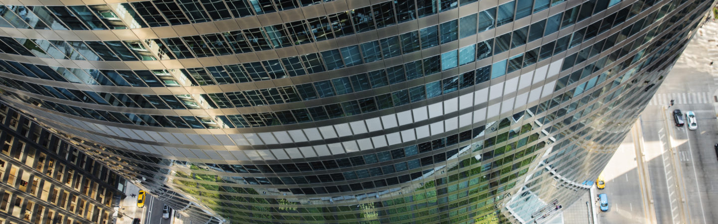 External building photography of 71 South Wacker in Chicago, IL