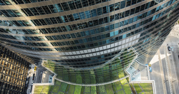 External building photography of 71 South Wacker in Chicago, IL